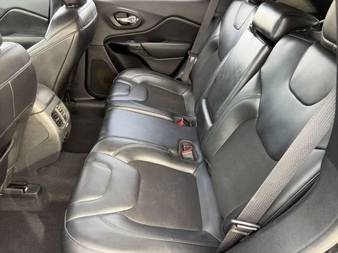 Used 2020 Jeep Cherokee Latitude Plus FWD image 32
