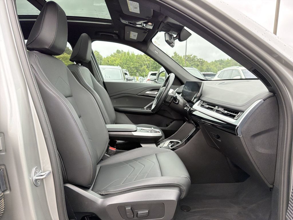 Used 2025 BMW X1 xDrive28i AWD/4WD image 18