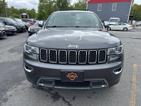 Used 2017 Jeep Grand Cherokee Limited image 3