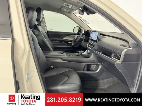 Certified 2024 Toyota Grand Highlander XLE image 22