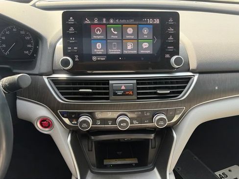 Used 2018 Honda Accord Touring image 14