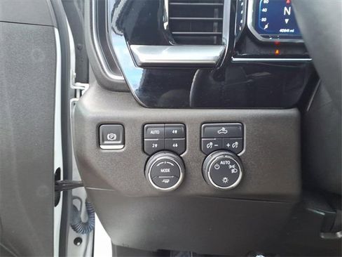 Used 2022 Chevrolet Silverado 1500 LT image 13