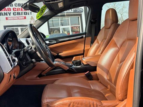 Used 2017 Porsche Cayenne Platinum Edition image 7