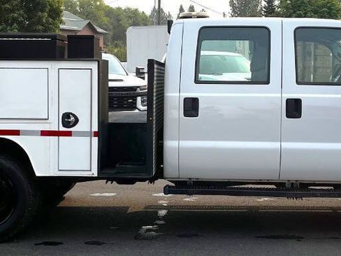 Used 2012 Ford F550 4x4 Crew Cab Super Duty w/ Payload Upgrade Pkg image 4