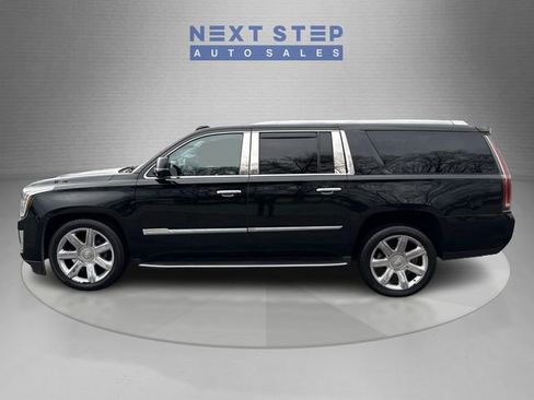 Used 2018 Cadillac Escalade ESV Luxury image 4