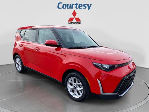 Used 2024 Kia Soul LX w/ Option Group 015 FWD image 8