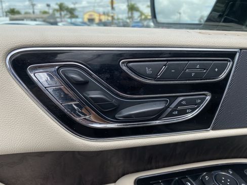 Used 2019 Lincoln Navigator Select w/ Cargo Package RWD image 20