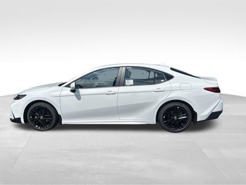 New 2026 Toyota Camry Hybrid FWD image 2