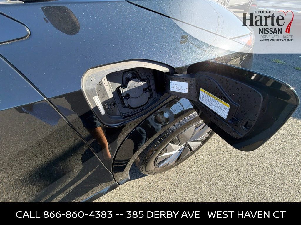 Certified 2024 Nissan Ariya AWD image 32