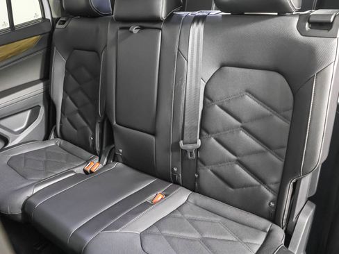 Used 2024 Volkswagen Atlas SE w/ Black Wheel Package image 36