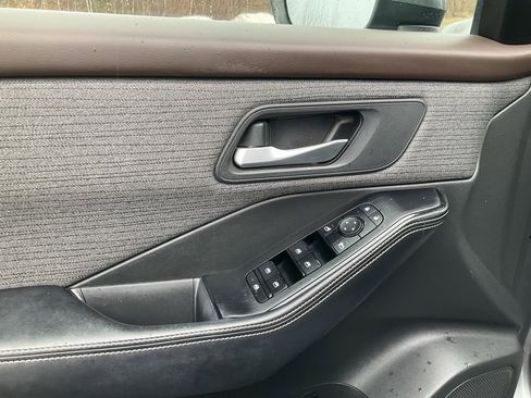 Used 2022 Nissan Rogue SV image 18