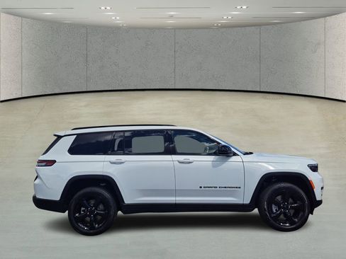 New 2025 Jeep Grand Cherokee L Limited w/ Black Appearance Package image 4