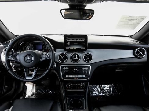 Used 2018 Mercedes-Benz GLA 250 image 16