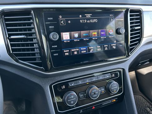 Used 2023 Volkswagen Atlas Cross Sport SE w/ Panoramic Sunroof Package FWD image 21