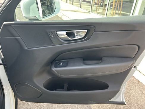 Certified 2022 Volvo XC60 B5 Momentum w/ Climate Package image 15