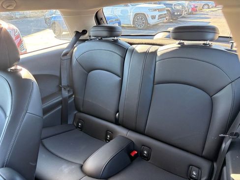 Used 2019 MINI Cooper 2-Door Hardtop w/ Premium Package image 24