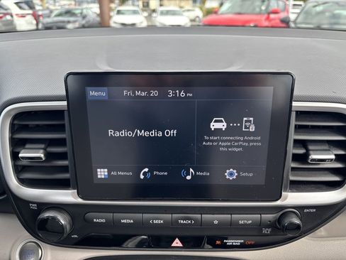 Used 2025 Hyundai Venue SEL image 16