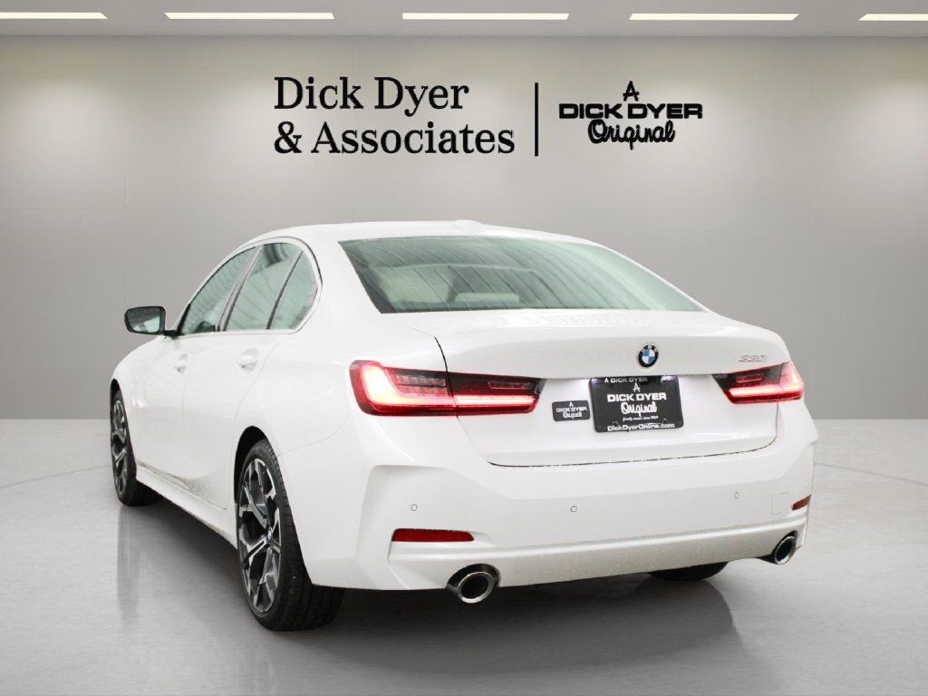 Used 2026 BMW 330i Sedan w/ Convenience Package RWD image 9
