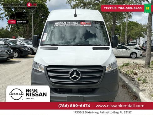 Used 2023 Mercedes-Benz Sprinter 3500 image 4