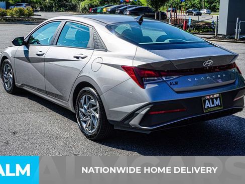 Used 2024 Hyundai Elantra SEL FWD image 4