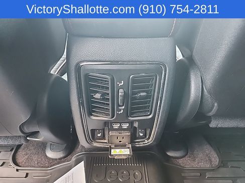 Used 2018 Jeep Grand Cherokee Trailhawk AWD/4WD image 26