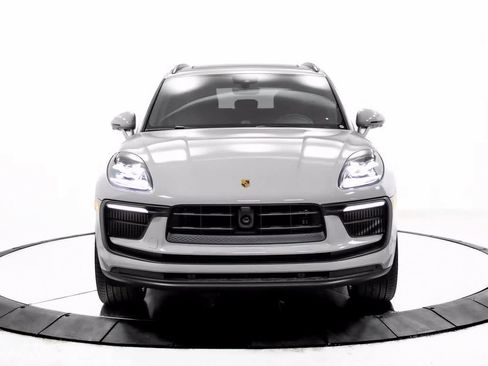 Certified 2025 Porsche Macan S image 10