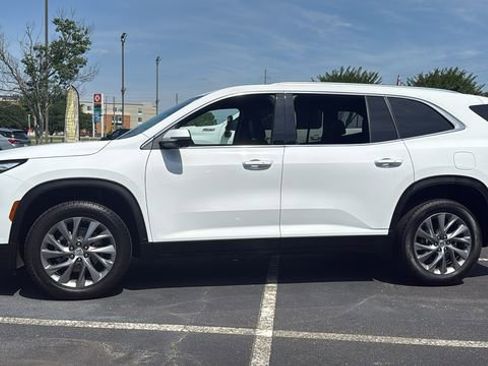 Used 2025 Buick Enclave Preferred FWD image 4