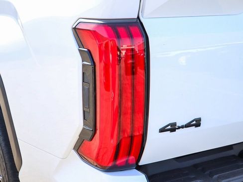 Used 2024 Toyota Tundra Limited AWD/4WD image 7