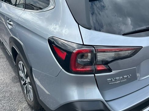 Used 2023 Subaru Outback Touring AWD/4WD image 8