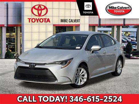 Certified 2025 Toyota Corolla LE image 1