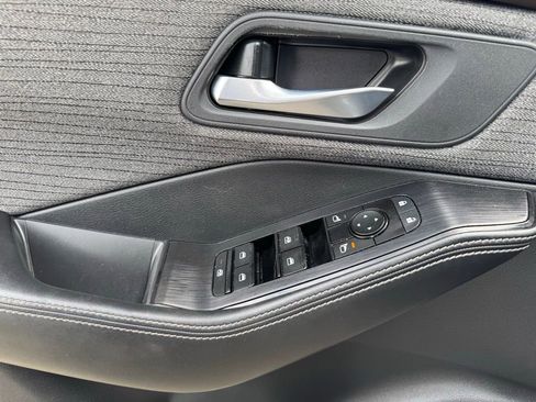 Used 2023 Nissan Rogue SV image 15