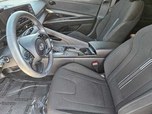 Used 2025 Hyundai Elantra Sport FWD image 13