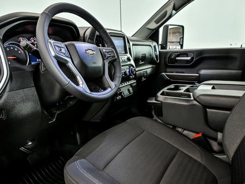 Used 2022 Chevrolet Silverado 2500 LT w/ Convenience Package image 11