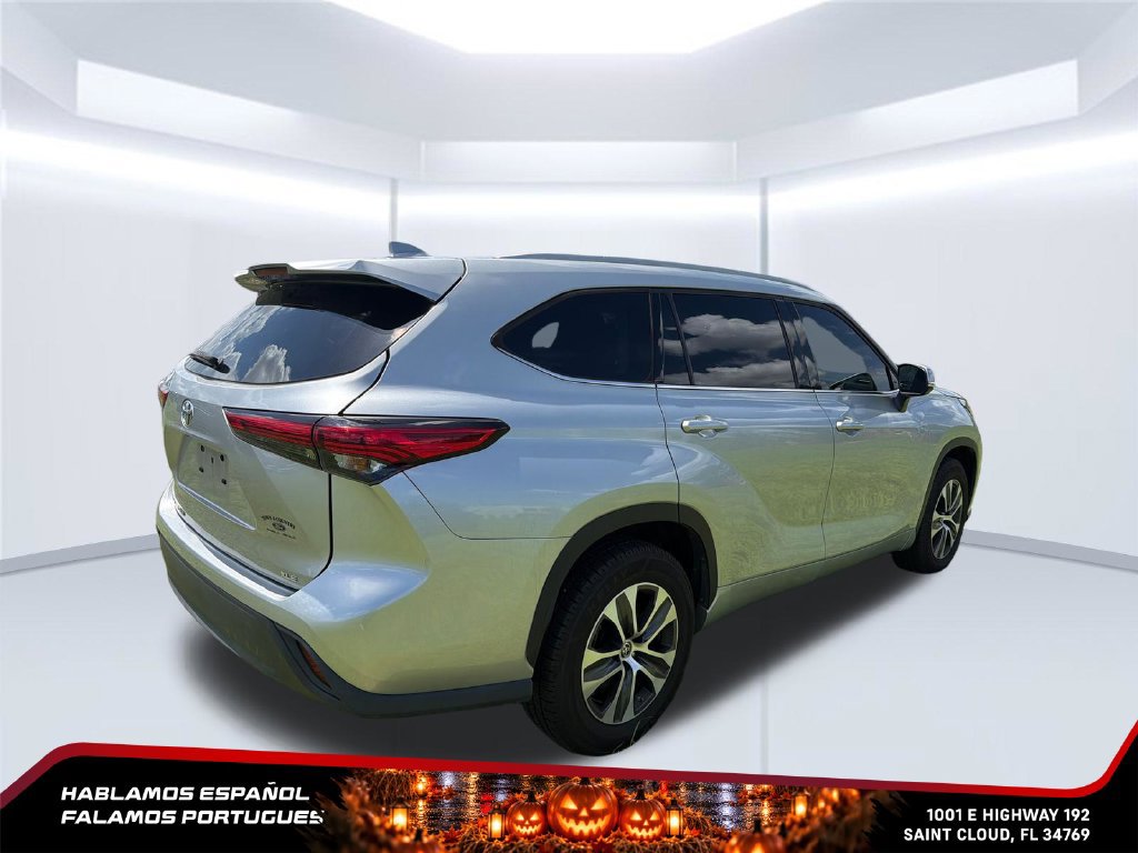 Used 2022 Toyota Highlander XLE FWD image 5
