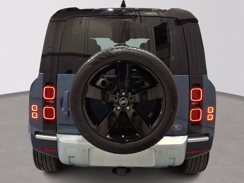 Used 2021 Land Rover Defender 110 SE image 3