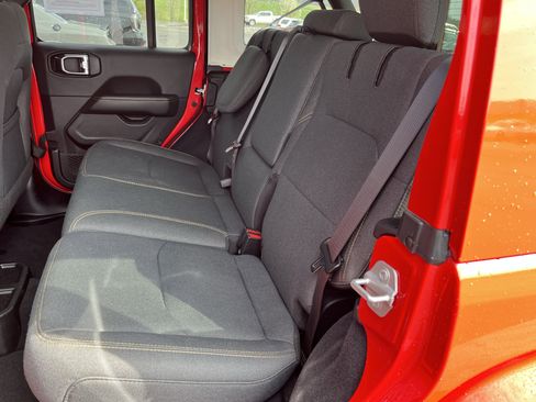 Used 2025 Jeep Wrangler Unlimited Sahara w/ Safety Group image 16