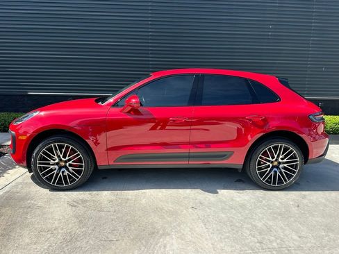 Certified 2024 Porsche Macan S AWD/4WD image 2