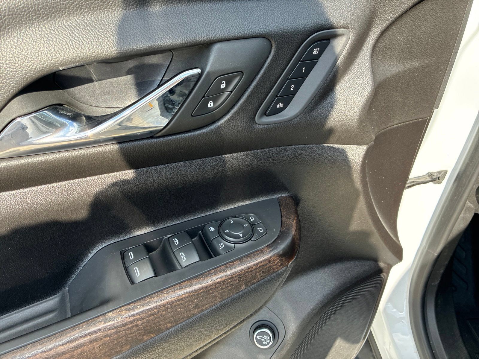 Used 2023 GMC Acadia Denali FWD image 25