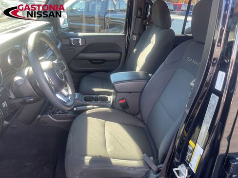 Used 2023 Jeep Wrangler Sahara image 30