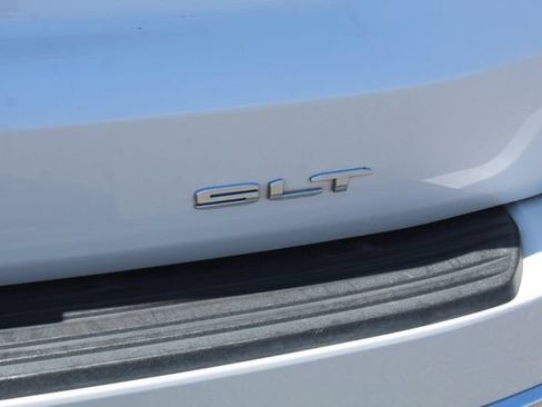 Used 2022 GMC Yukon SLT w/ SLT Premium Package AWD/4WD image 5