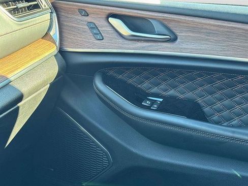 Used 2023 Jeep Grand Cherokee Summit image 32