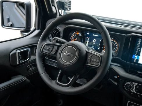 Used 2025 Jeep Wrangler Unlimited Rubicon 392 image 34