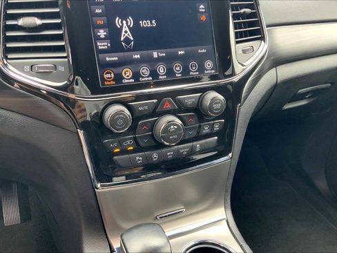 Used 2022 Jeep Grand Cherokee Laredo X image 31