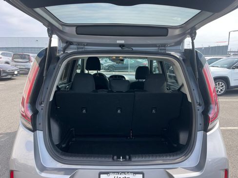 Used 2025 Kia Soul LX w/ LX Technology Package FWD image 29