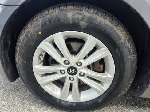 Used 2012 Hyundai Sonata GLS w/ Popular Equipment Pkg FWD image 9