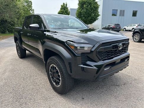 Used 2024 Toyota Tacoma TRD Off-Road image 7