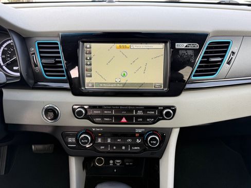 Used 2018 Kia Niro Touring image 25