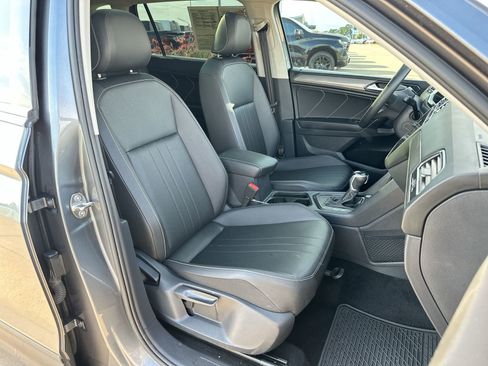 Used 2023 Volkswagen Tiguan SE FWD image 25