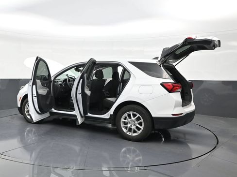 Used 2024 Chevrolet Equinox LS FWD image 31