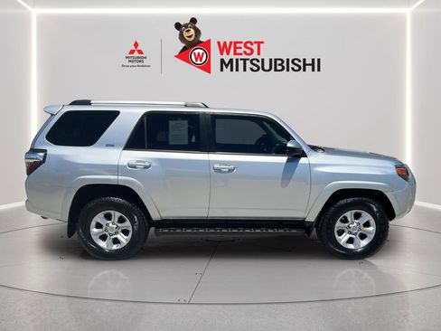 Used 2020 Toyota 4Runner SR5 AWD/4WD image 6
